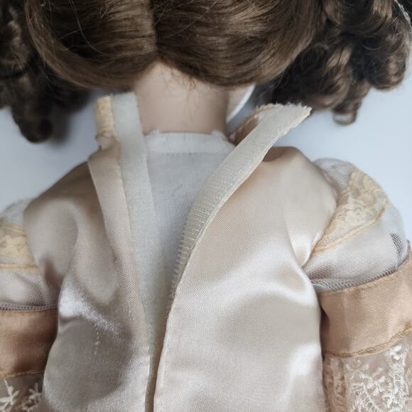 Donna Marie Cracker Barrel Exclusive American Classics Collection Porcelain Doll - Picture 10 of 14